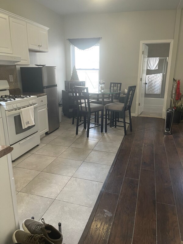 Building Photo - 218 Hopkins Ave