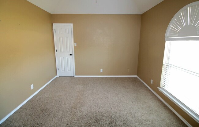 Building Photo - 4900 Rio Grande Ave