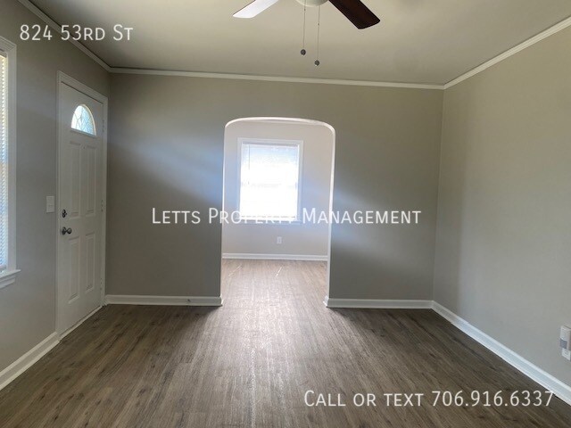 Building Photo - MOVE IN READY HOME in Desirable Neighborhood