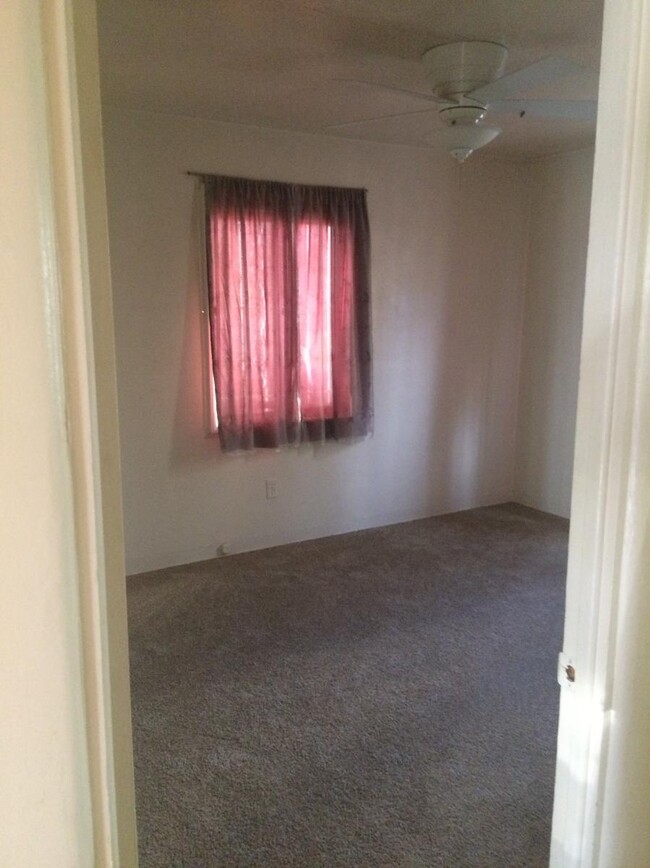 11 front fedroom - 1640 Columbia Dr SE