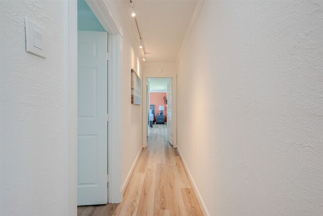 Building Photo - 510 Surf Oaks Dr