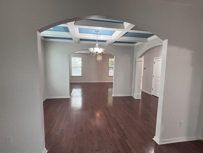 Building Photo - Magnificent Two Story Four Bedroom Home in Northeast Columbia!