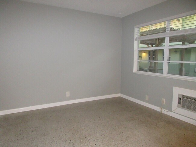 Building Photo - 1118 N H St