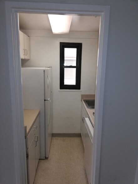 Kitchen - 2141 I Street Northwest