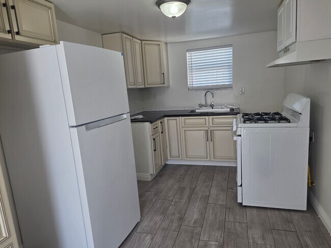 Building Photo - 318 Highland Dr