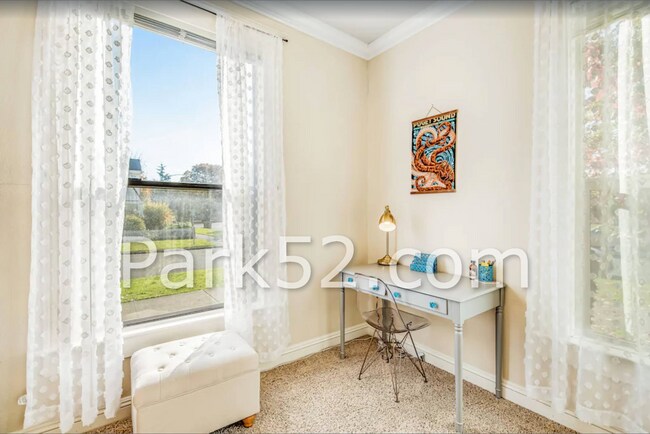 Building Photo - 1 Bedroom Unit in Tacoma Tri-Plex With Washer & Dryer!