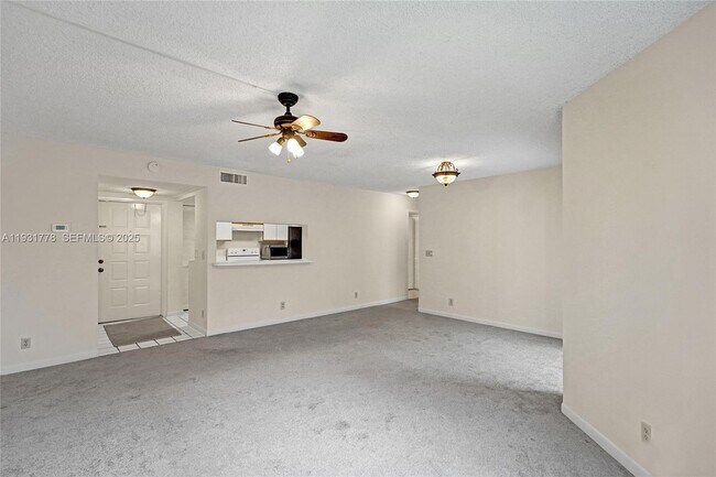 Building Photo - 9901 Westview Dr