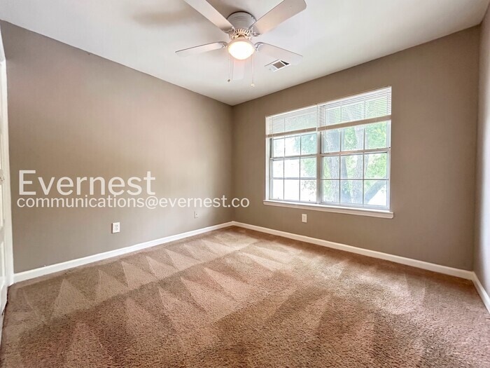Building Photo - 396 Promenade Ct