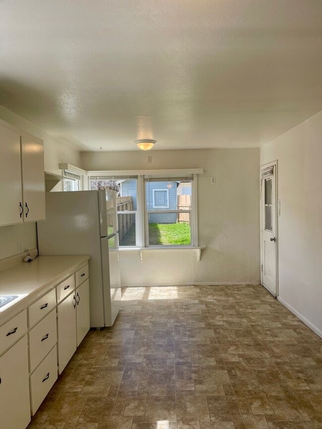 Building Photo - 615/621 Vine