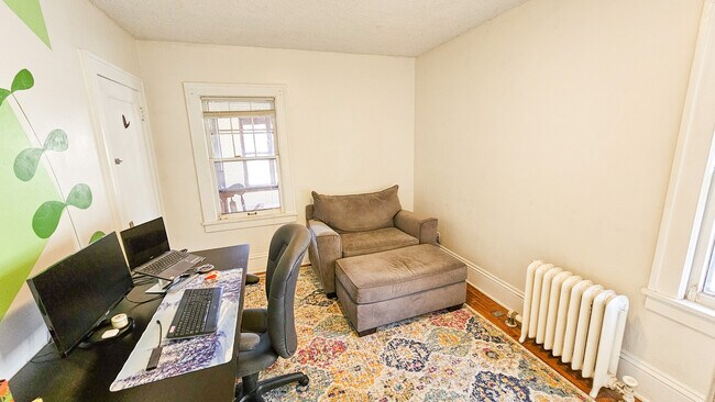 Bedroom 1 - 904 20th Ave SE