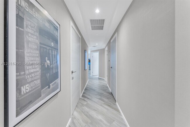 Building Photo - 801 S Miami Ave