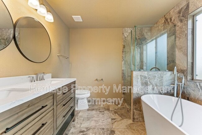 Building Photo - 5819 Providence Oak