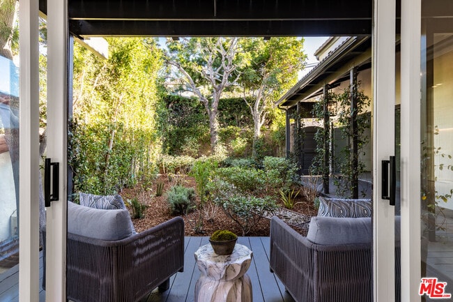 Building Photo - 249 Rees St