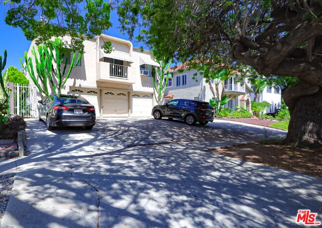 Building Photo - 825 S Detroit St