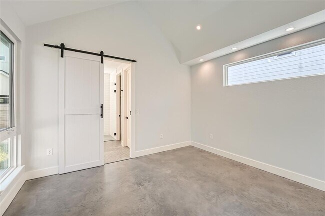 Building Photo - 1707 Perez St
