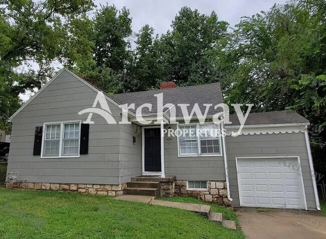 Primary Photo - 4323 Troup Ave