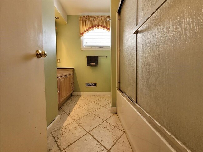 Building Photo - 45 Kenilworth Rd