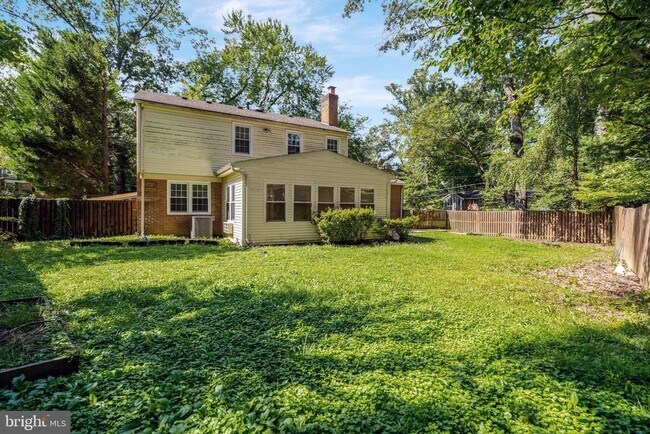 Building Photo - 8916 Braeburn Dr