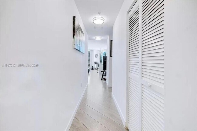 Building Photo - 1111 SW 1st Ave