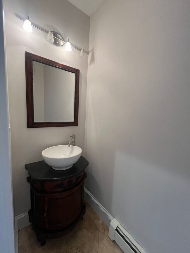 Building Photo - 98 Knight St