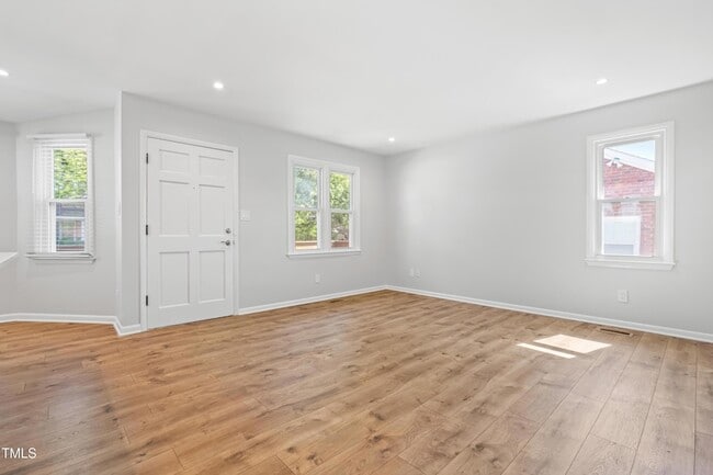 Building Photo - 1212 Pender St