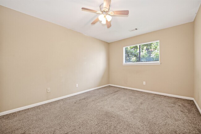 Building Photo - 15515 Waldron Cir