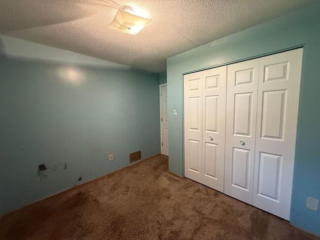 Building Photo - Updated Townhome in Coon Rapids!!  3bed/2bath