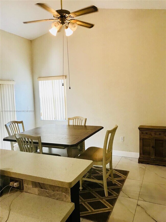 Building Photo - 15025 Brighton Ln