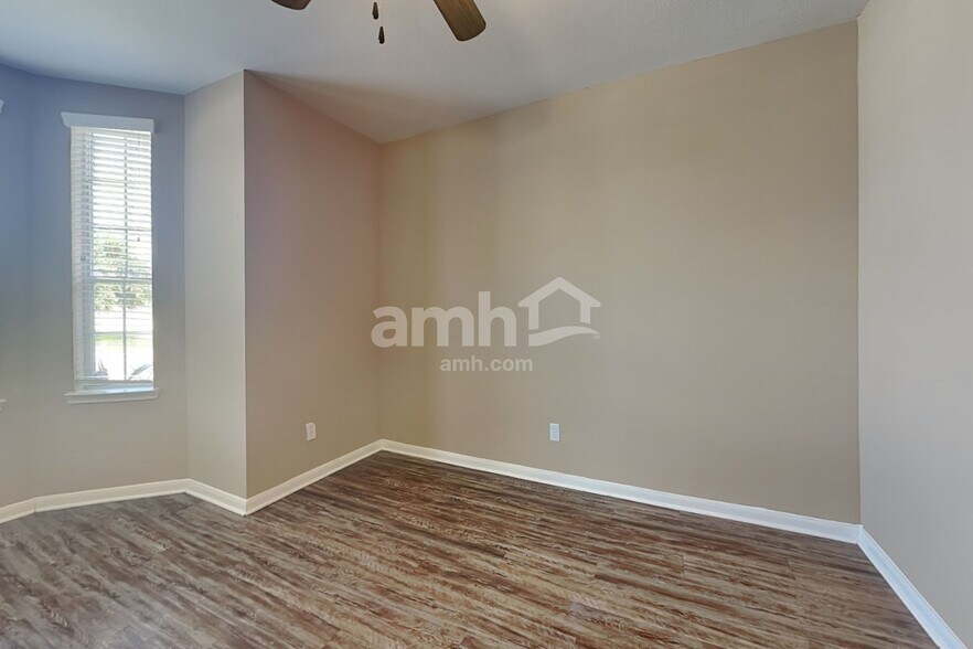 Building Photo - 7418 Jacobs Well Dr