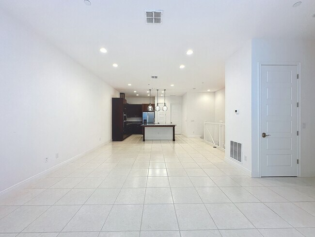 Building Photo - 10090 Sunnifa Aly