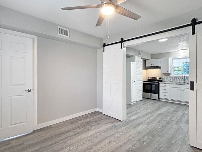 Building Photo - 1 Bedroom - Downstairs Duplex in Canyon Lake - Hill Country Views