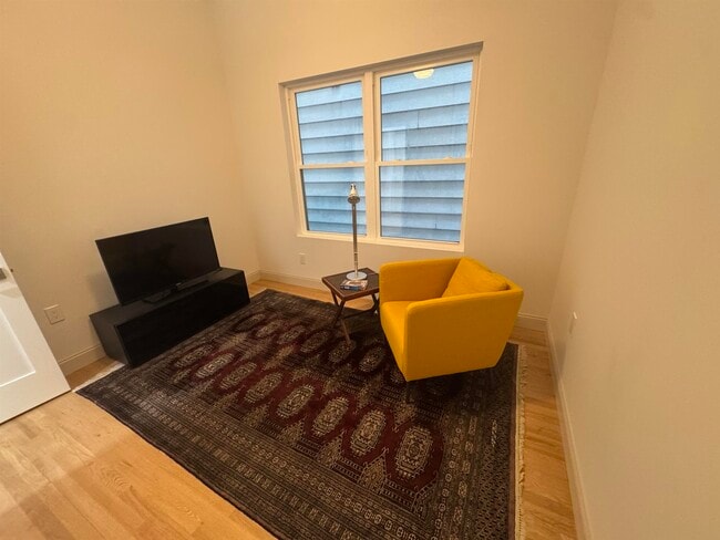 Building Photo - 315 25th St