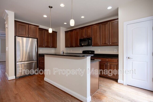 Building Photo - 16021 Pitner St