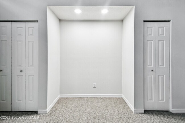 Building Photo - 3687 Royal Oak Dr