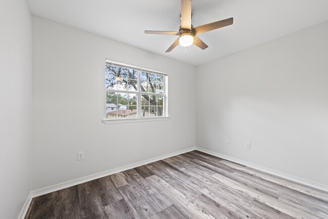 Building Photo - 220 Fir Ave