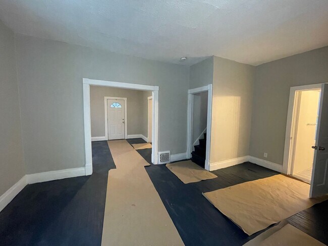 Building Photo - Three Bedroom Home in Kalamazoo