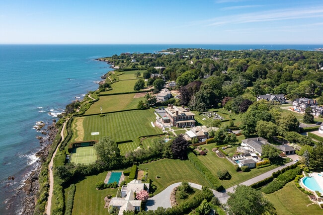 Building Photo - 3 Barclay Sq