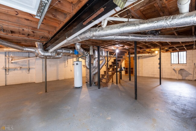 Building Photo - 2926 Gresham Rd S E