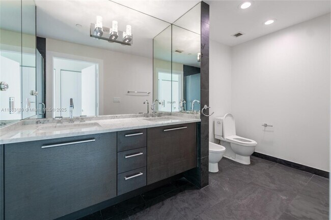 Building Photo - 900 Biscayne Blvd