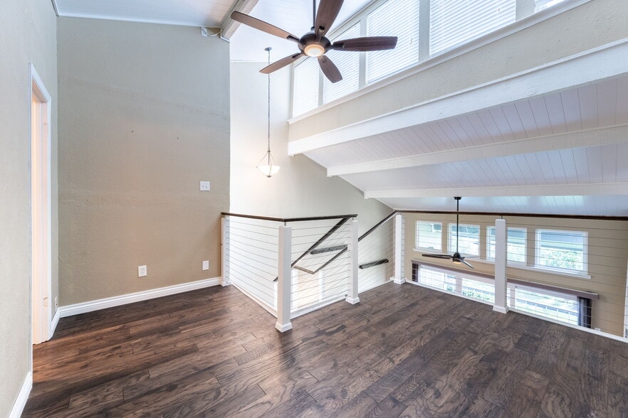 Building Photo - 300 Rush Creek Dr