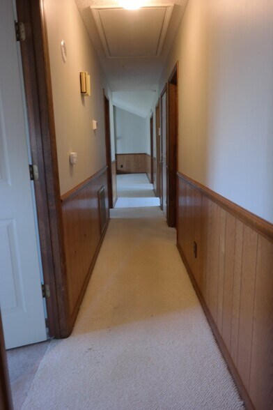 Building Photo - 2420 Wellington Dr