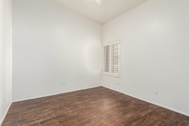 Building Photo - 9003 E Aster Dr