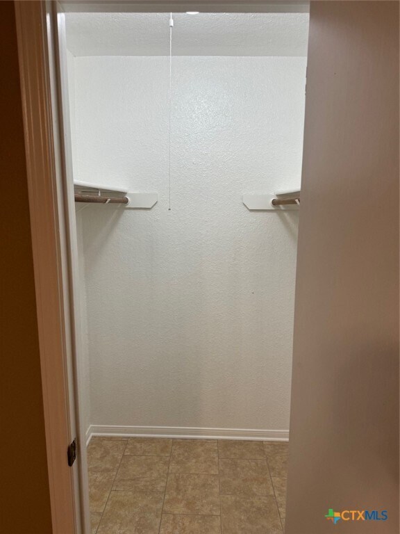 Building Photo - 1713 Mona Dr