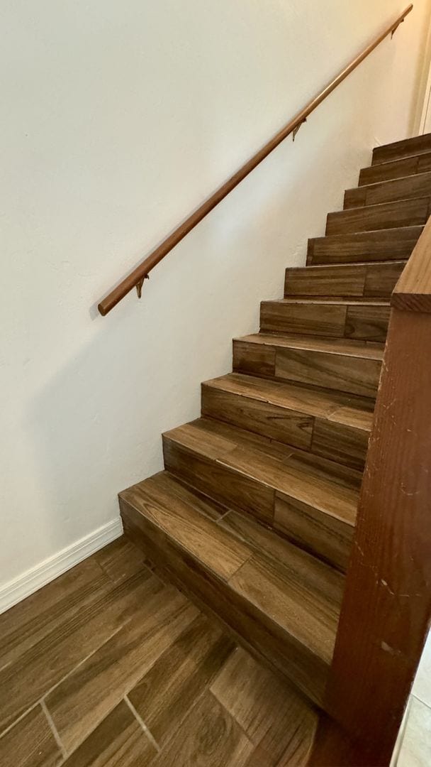 Building Photo - Move In Ready Condo in Woodside Villas