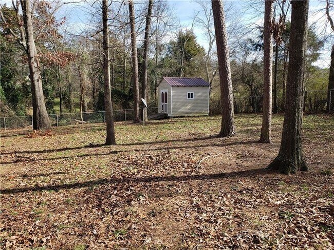 Building Photo - 247 Dogwood Ln SE