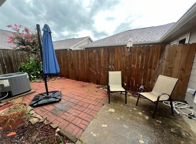 Building Photo - 14020 Schroeder Rd