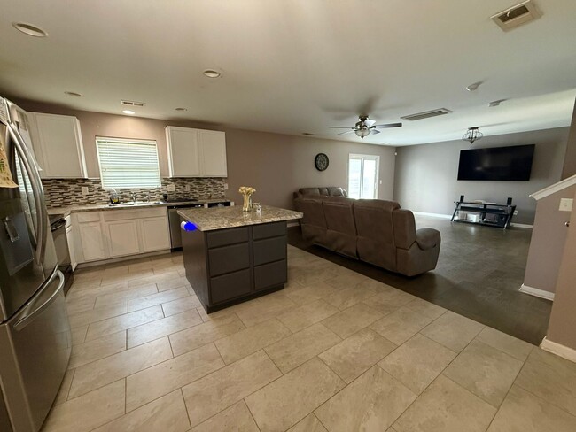 Building Photo - 4 Bedroom 2.5 Bath House in Quail Hill Goo...