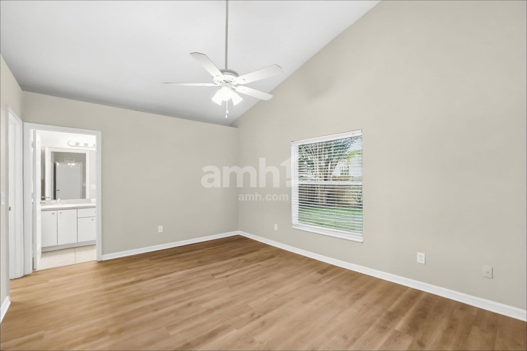 Building Photo - 24540 Laurel Ridge Dr