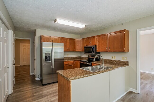 Building Photo - 1005 Waters Edge Cir