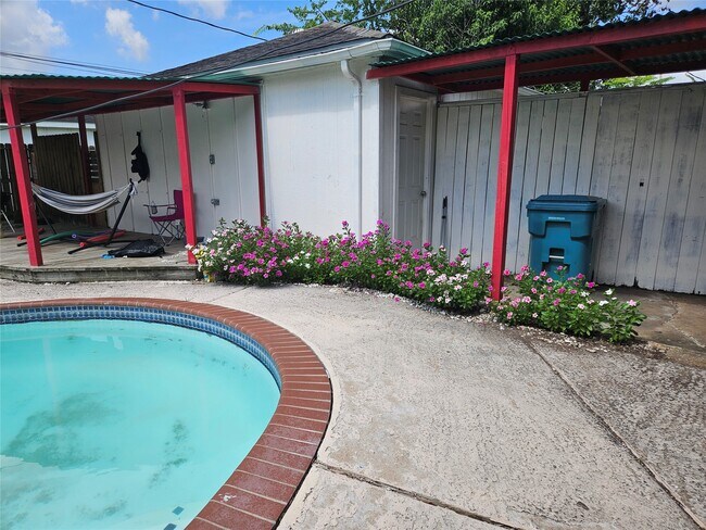 Building Photo - 9231 Stroud Dr